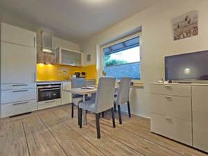 23392265-Ferienwohnung-2-Norden-300x225-2