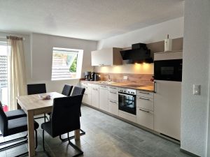 24019156-Ferienwohnung-6-Norden-300x225-1