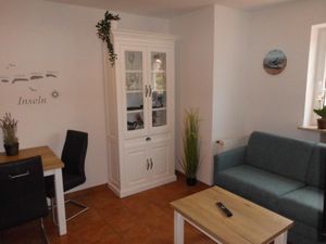 23952960-Ferienwohnung-2-Norden-300x225-3