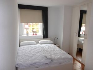 23952960-Ferienwohnung-2-Norden-300x225-5