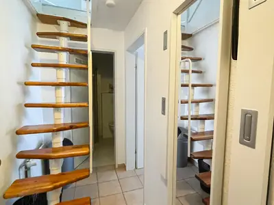 Eingangsbereich mit Treppe zum Schlafzimmer 2