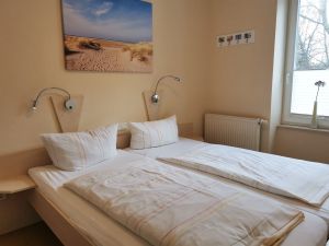 23832918-Ferienwohnung-6-Norderney-300x225-5