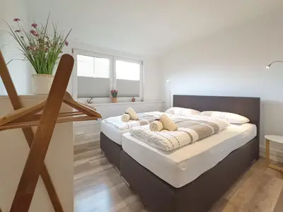 Schlafzimmer 1