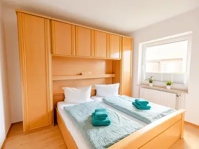 Schlafzimmer 1