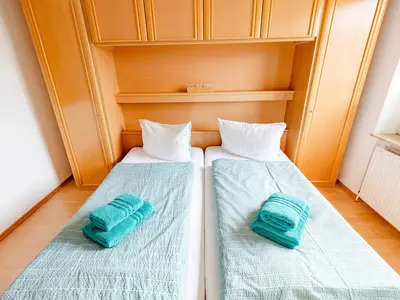 Schlafzimmer 1