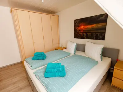 Schlafzimmer 1