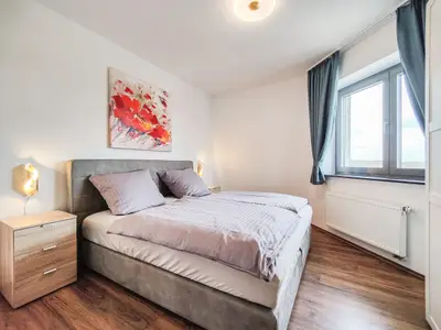 Schlafzimmer 1