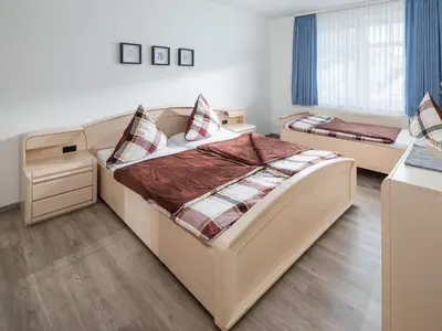 Schlafzimmer 1