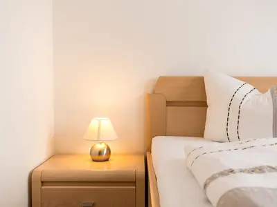 Schlafzimmer 1