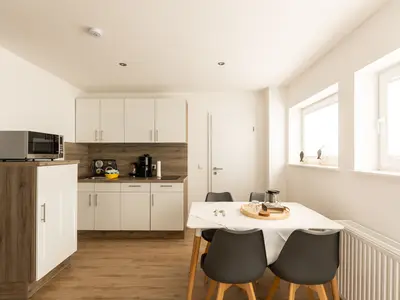 Wohn-/ Essbereich mit Küchenzeile