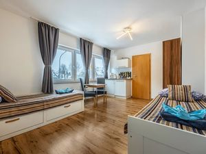 23891539-Ferienwohnung-4-Norderstedt-300x225-0