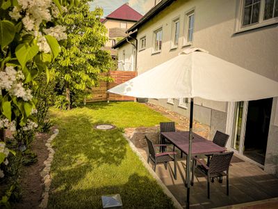 Eigene private Terrasse mitGartenanteil