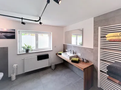 neues Bad mit bodenebener WQellnessdusche