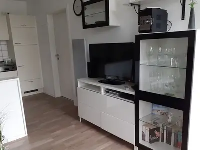 Vitrine und Fernseher