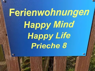 Schild am Zaun