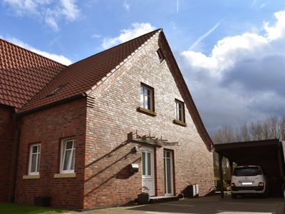 Die von Sonnenstrahlen erwärmte Fassade der Ferienwohnung Fasanenfeld in Nottuln