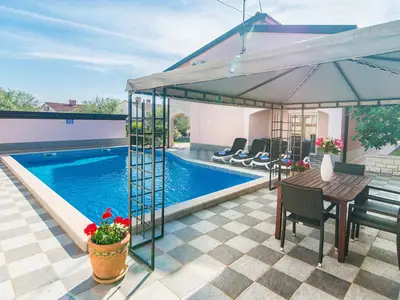 Ferienwohnung für 8 Personen (140 m²) in Nova Vas 1/10