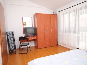 18323035-Ferienwohnung-4-Novalja-300x225-5