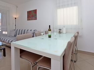 23464358-Ferienwohnung-4-Novalja-300x225-5