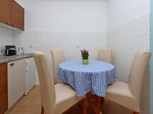 23925810-Ferienwohnung-4-Novalja-300x225-5