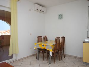 23929164-Ferienwohnung-4-Novalja-300x225-3