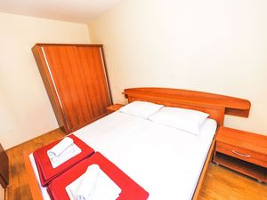 23379802-Ferienwohnung-4-Novalja-300x225-5