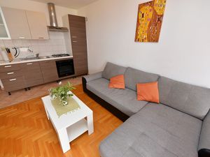 23367946-Ferienwohnung-6-Novalja-300x225-2