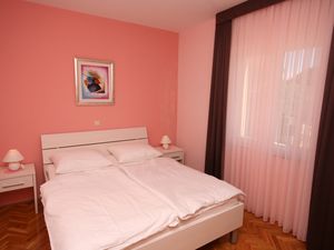 23927354-Ferienwohnung-4-Novalja-300x225-4