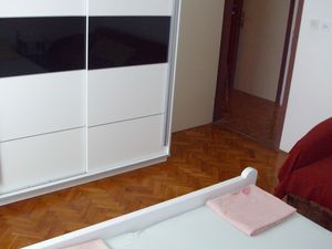 23929378-Ferienwohnung-4-Novalja-300x225-3