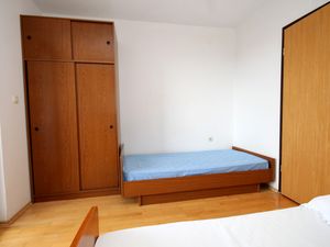 23930710-Ferienwohnung-3-Novalja-300x225-5