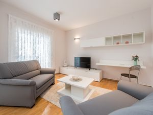 23931945-Ferienwohnung-4-Novalja-300x225-1