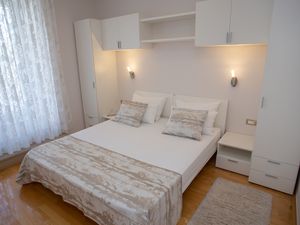 23931945-Ferienwohnung-4-Novalja-300x225-3