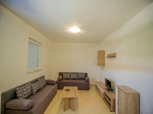 23932954-Ferienwohnung-8-Novalja-300x225-0