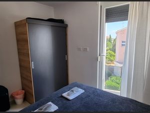 23946546-Ferienwohnung-4-Novalja-300x225-2