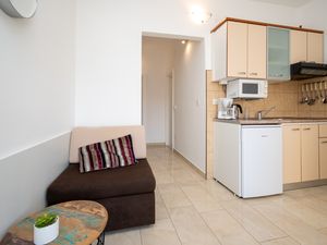 19127053-Ferienwohnung-3-Novalja-300x225-3