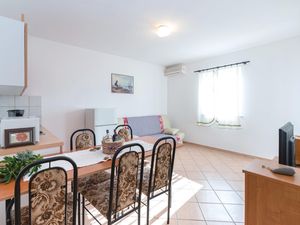 23736468-Ferienwohnung-4-Novalja-300x225-3