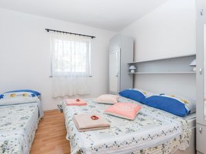 23736463-Ferienwohnung-4-Novalja-300x225-3