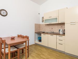 23746956-Ferienwohnung-4-Novalja-300x225-4