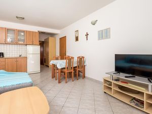 23746963-Ferienwohnung-4-Novalja-300x225-5