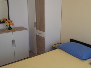 18688563-Ferienwohnung-3-Novalja-300x225-5