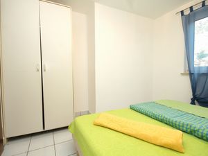 18956307-Ferienwohnung-4-Novalja-300x225-5