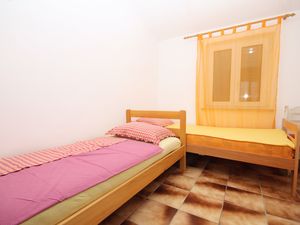 18954779-Ferienwohnung-4-Novalja-300x225-5