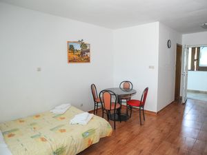 19127900-Ferienwohnung-4-Novalja-300x225-2