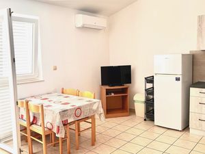 19127929-Ferienwohnung-4-Novalja-300x225-3