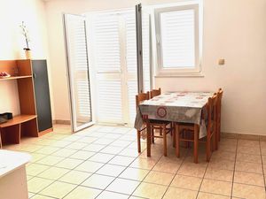 19127929-Ferienwohnung-4-Novalja-300x225-4