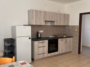 19127929-Ferienwohnung-4-Novalja-300x225-5