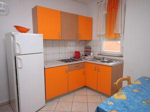 19126912-Ferienwohnung-3-Novalja-300x225-4