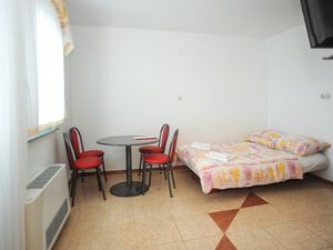 19126050-Ferienwohnung-4-Novalja-300x225-3