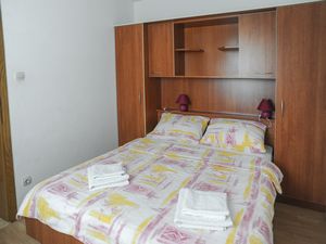 19126050-Ferienwohnung-4-Novalja-300x225-5