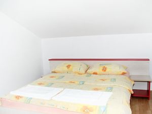 19127081-Ferienwohnung-5-Novalja-300x225-3